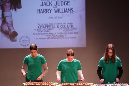 A me slišiš Pet čevljev merim, palcev pet (44)